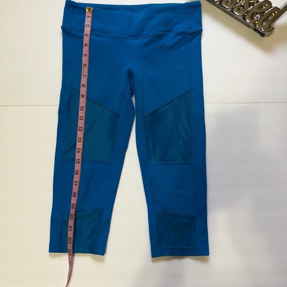 Alo
Blue Glow Capri Leggings Activewear Bottoms - Picture 5 of 7
